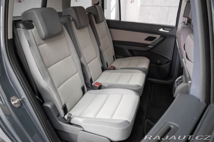 Volkswagen Touran 2.0 TDI WEBASTO*7.MÍST*ČR 2023