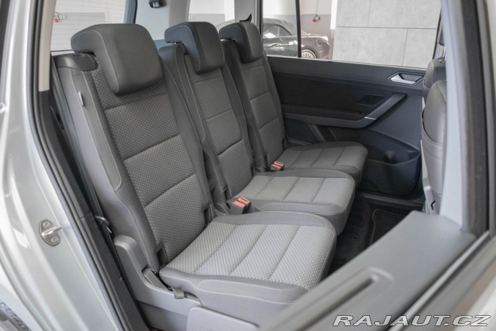 Volkswagen Touran 1.5 TSI DSG*7.MÍST*ACC*ČR 2023