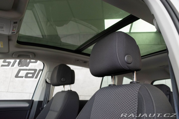 Volkswagen Touran 1.5 TSI DSG*7.MÍST*ACC*ČR 2023
