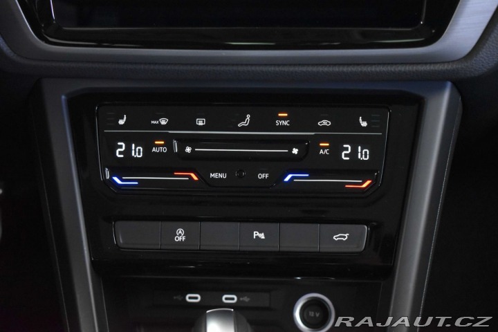 Volkswagen Touran 1.5 TSI DSG*7.MÍST*ACC*ČR 2023