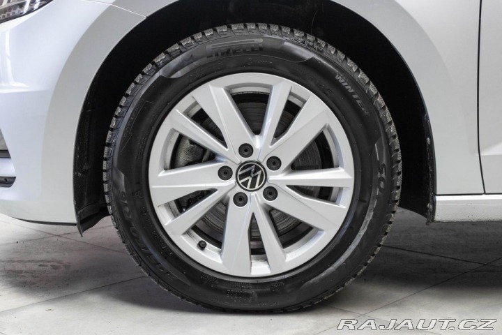 Volkswagen Touran 1.5 TSI DSG*7.MÍST*ACC*ČR 2023