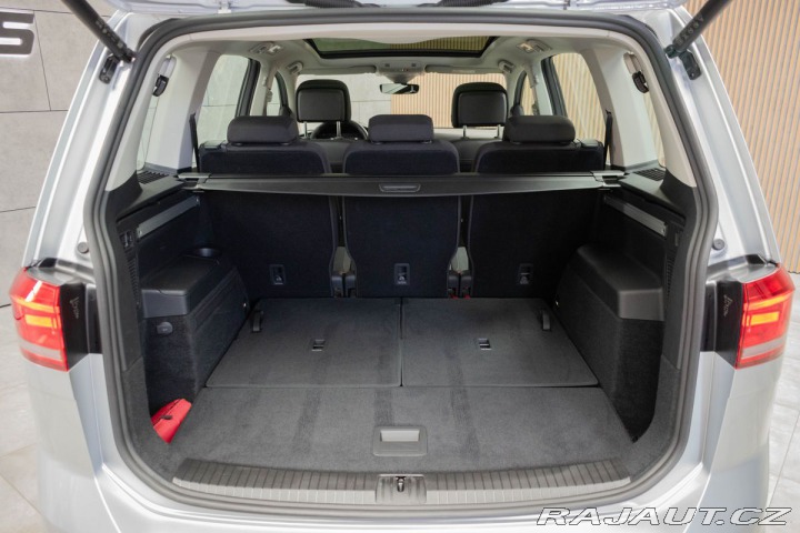 Volkswagen Touran 1.5 TSI DSG*7.MÍST*ACC*ČR 2023