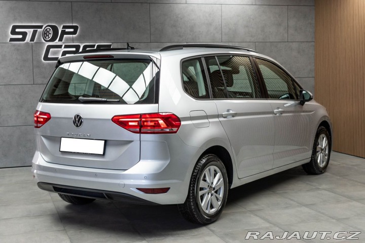 Volkswagen Touran 1.5 TSI DSG*7.MÍST*ACC*ČR 2023