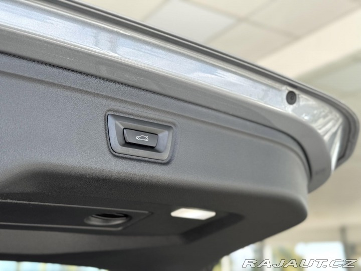 BMW 3 330i xDrive*M-SPORT*Kamer 2025