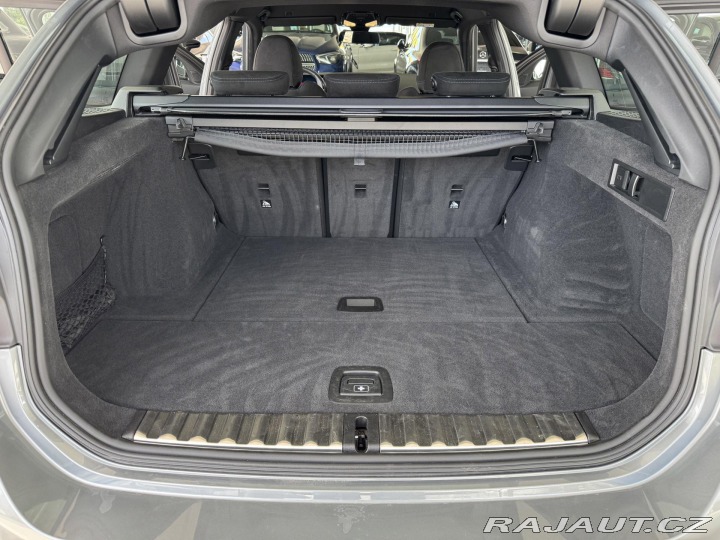 BMW 3 330i xDrive*M-SPORT*REZER 2025