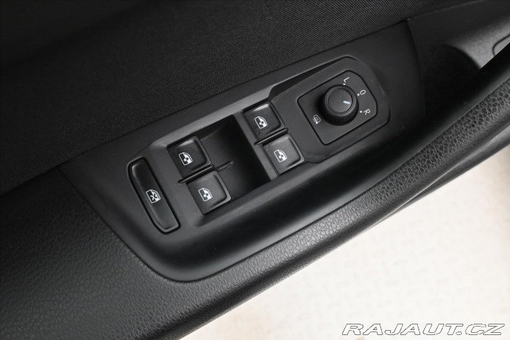 Volkswagen Passat 2,0 TDI 110kW Business Zá 2023