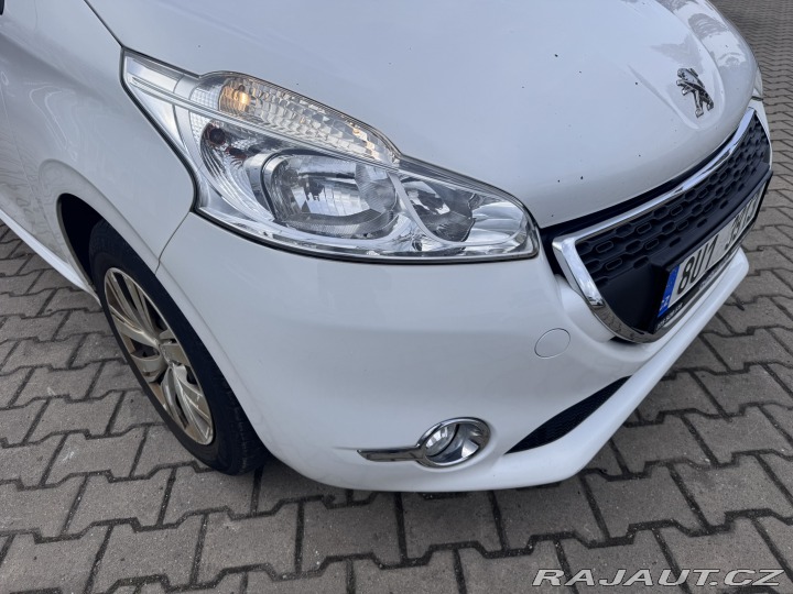 Peugeot 208 1,2 60 KW 1. MAJ STK 2014