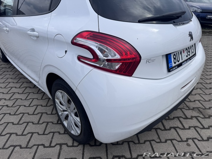 Peugeot 208 1,2 60 KW 1. MAJ STK 2014