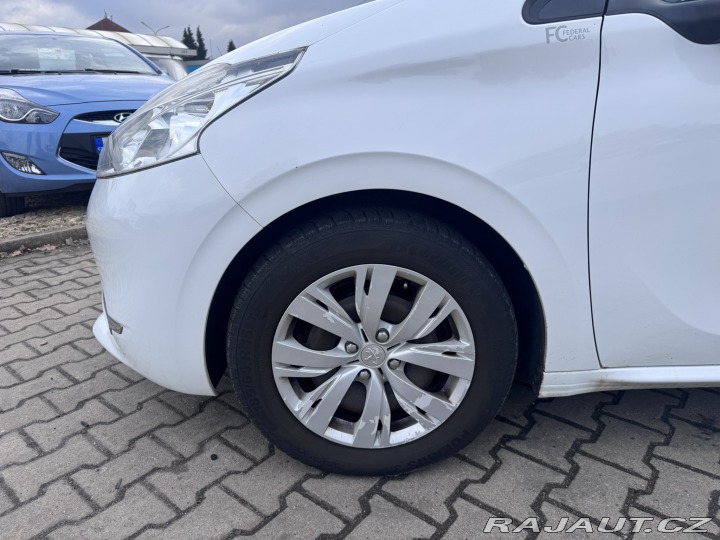 Peugeot 208 1,2 60 KW 1. MAJ STK 2014