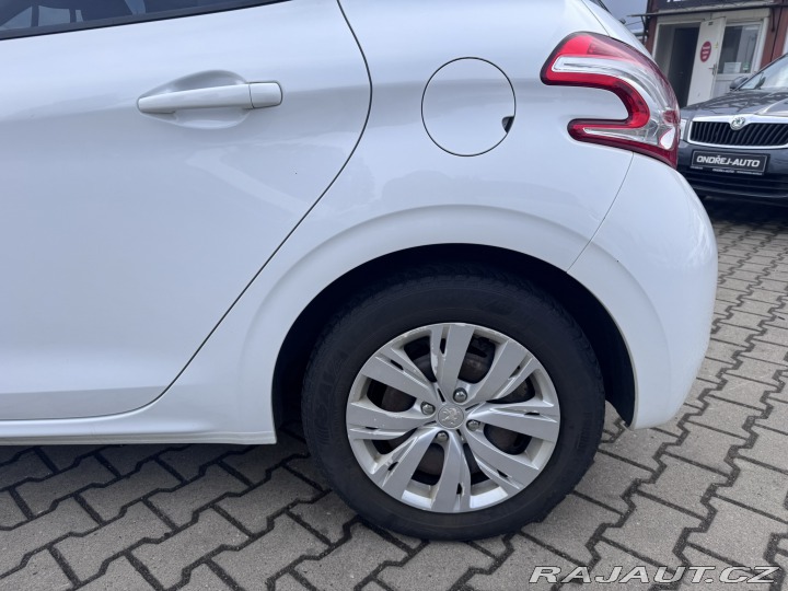 Peugeot 208 1,2 60 KW 1. MAJ STK 2014