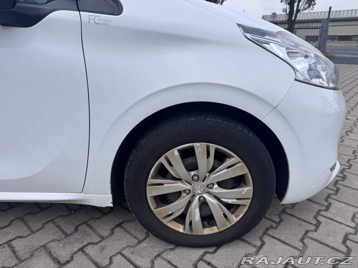 Peugeot 208 1,2 60 KW 1. MAJ STK 2014