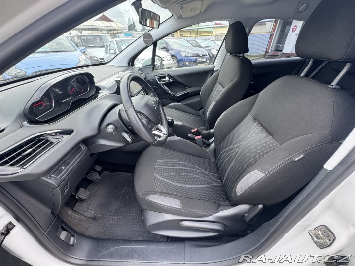 Peugeot 208 1,2 60 KW 1. MAJ STK 2014