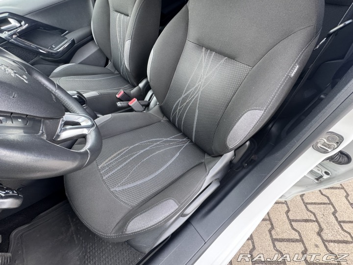 Peugeot 208 1,2 60 KW 1. MAJ STK 2014