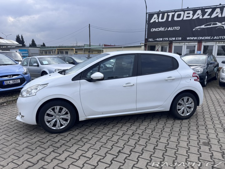 Peugeot 208 1,2 60 KW 1. MAJ STK 2014