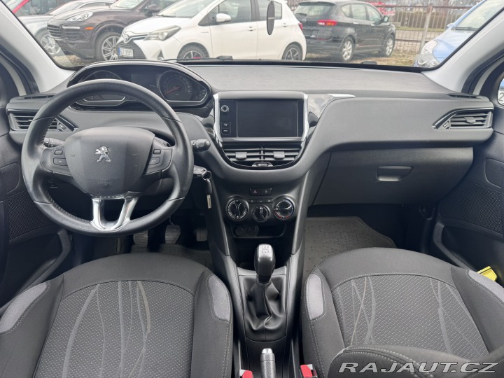Peugeot 208 1,2 60 KW 1. MAJ STK 2014