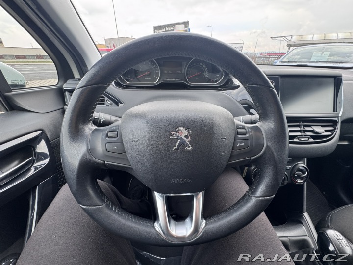 Peugeot 208 1,2 60 KW 1. MAJ STK 2014