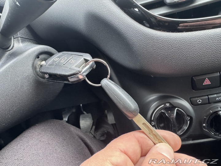 Peugeot 208 1,2 60 KW 1. MAJ STK 2014