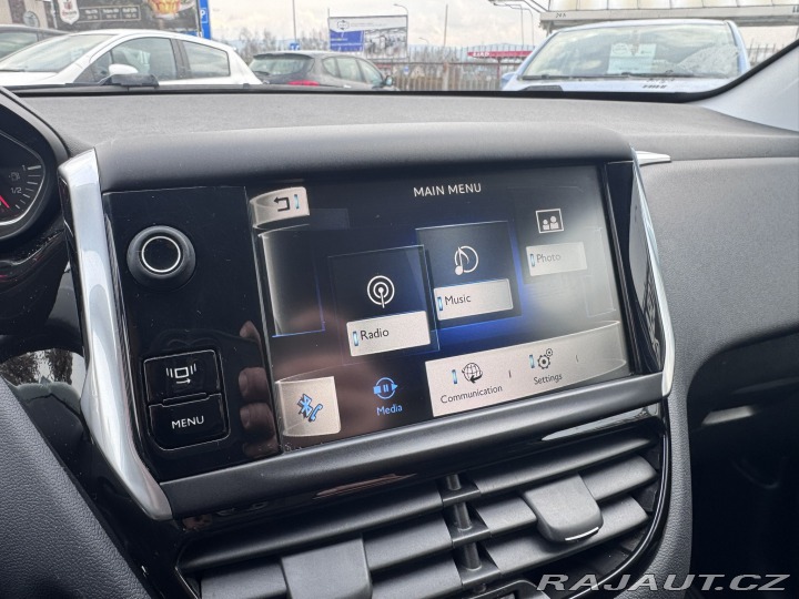 Peugeot 208 1,2 60 KW 1. MAJ STK 2014