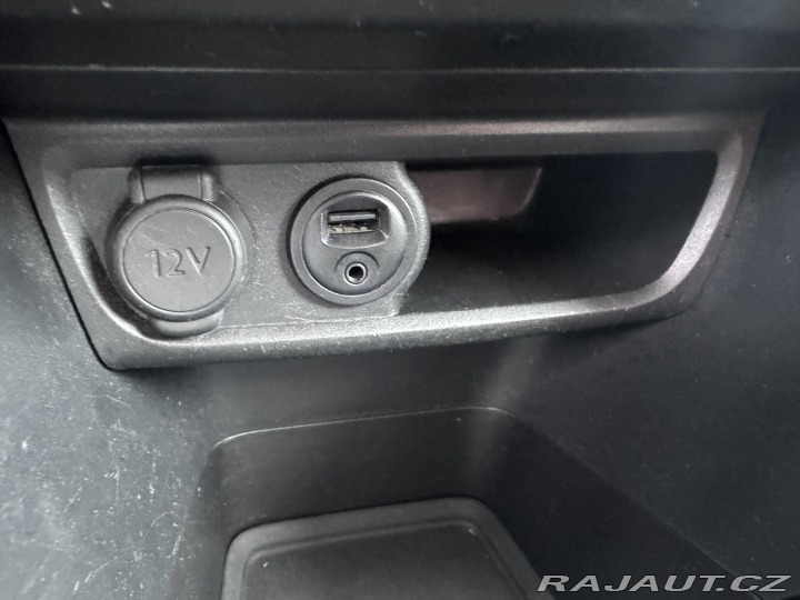 Peugeot 208 1,2 60 KW 1. MAJ STK 2014