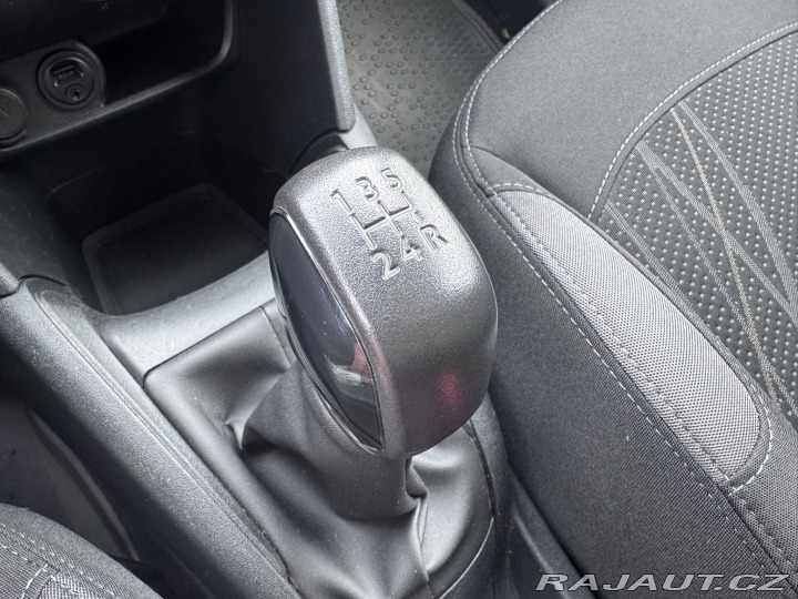 Peugeot 208 1,2 60 KW 1. MAJ STK 2014