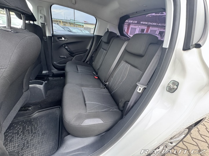 Peugeot 208 1,2 60 KW 1. MAJ STK 2014