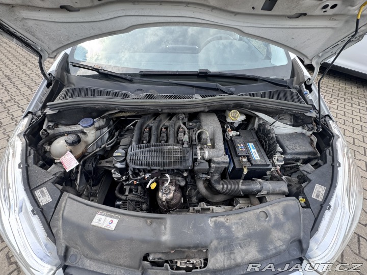 Peugeot 208 1,2 60 KW 1. MAJ STK 2014