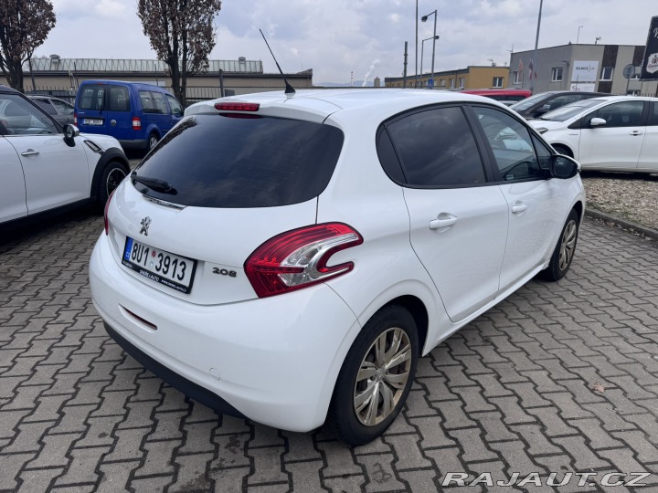 Peugeot 208 1,2 60 KW 1. MAJ STK 2014