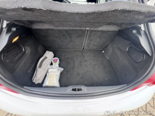 Peugeot 208 1,2 60 KW 1. MAJ STK 2014