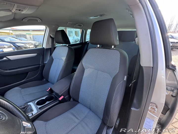 Volkswagen Passat 1,6 TDI 77 KW KOLA STK 2012