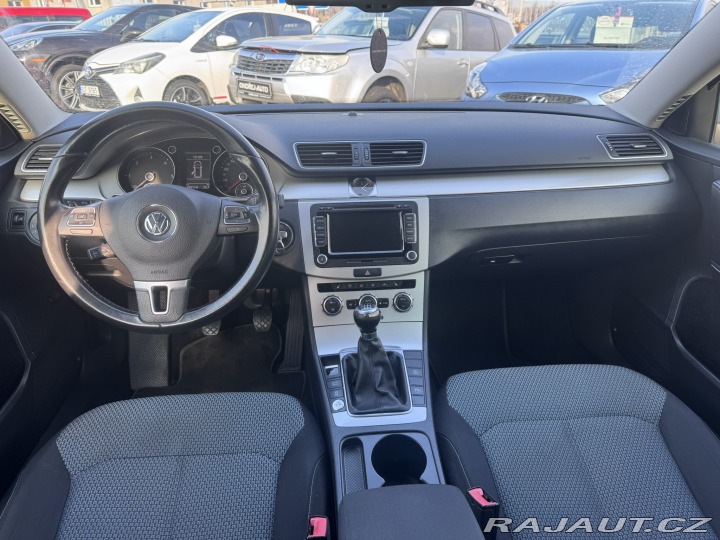 Volkswagen Passat 1,6 TDI 77 KW KOLA STK 2012
