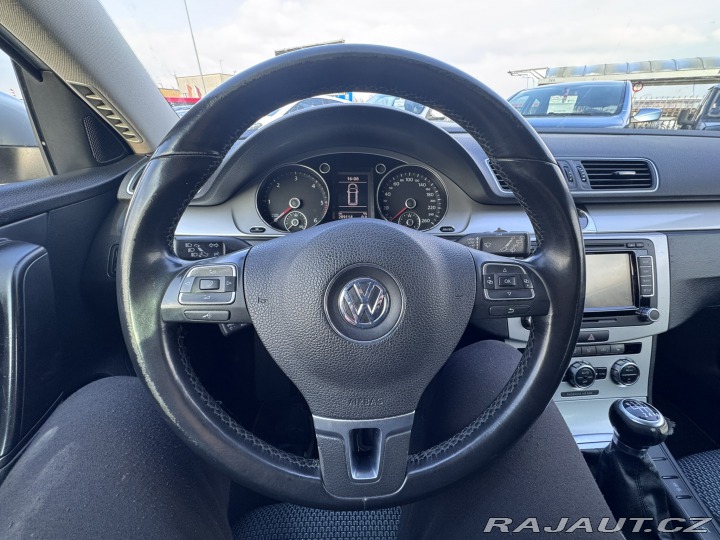 Volkswagen Passat 1,6 TDI 77 KW KOLA STK 2012