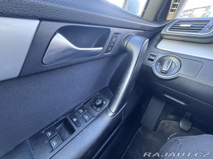 Volkswagen Passat 1,6 TDI 77 KW KOLA STK 2012