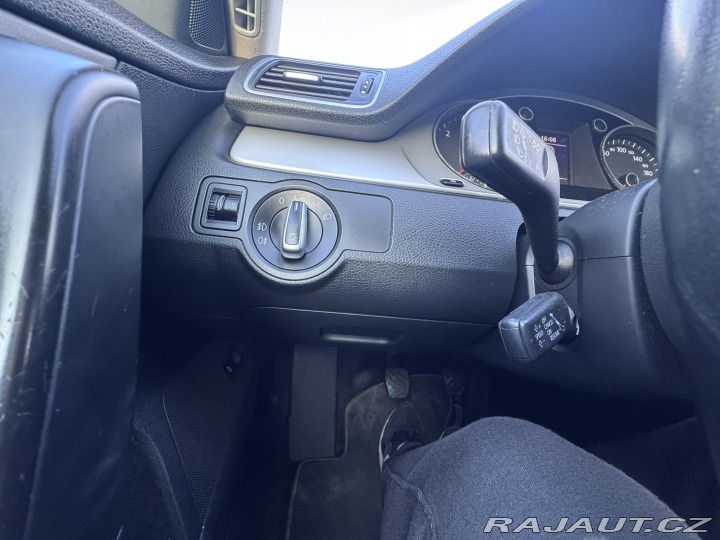 Volkswagen Passat 1,6 TDI 77 KW KOLA STK 2012