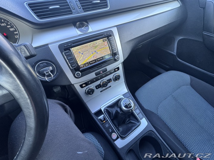 Volkswagen Passat 1,6 TDI 77 KW KOLA STK 2012