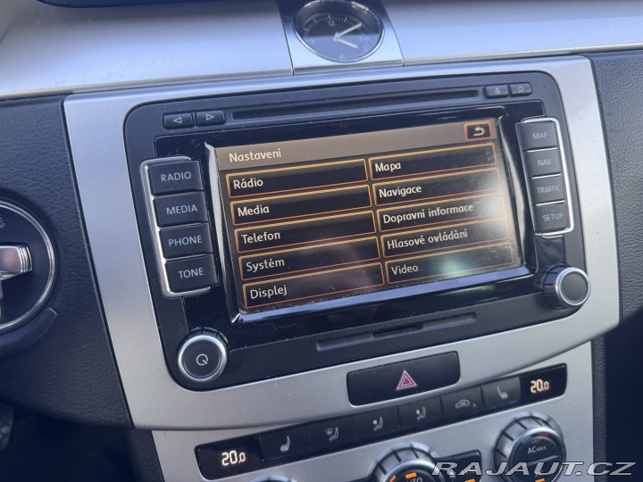 Volkswagen Passat 1,6 TDI 77 KW KOLA STK 2012