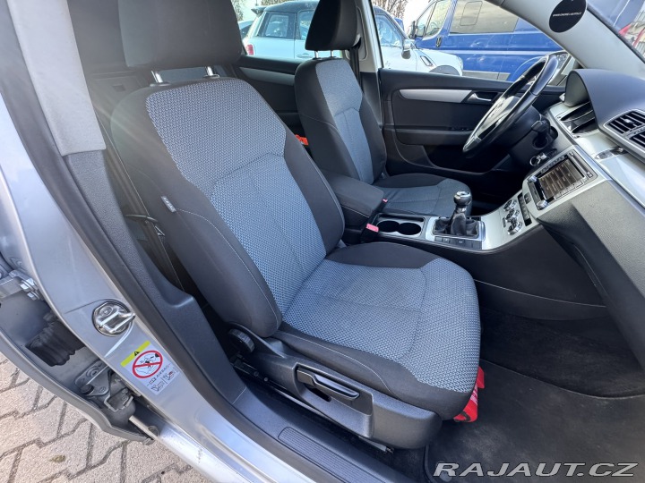 Volkswagen Passat 1,6 TDI 77 KW KOLA STK 2012