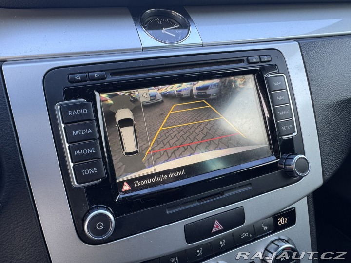 Volkswagen Passat 1,6 TDI 77 KW KOLA STK 2012