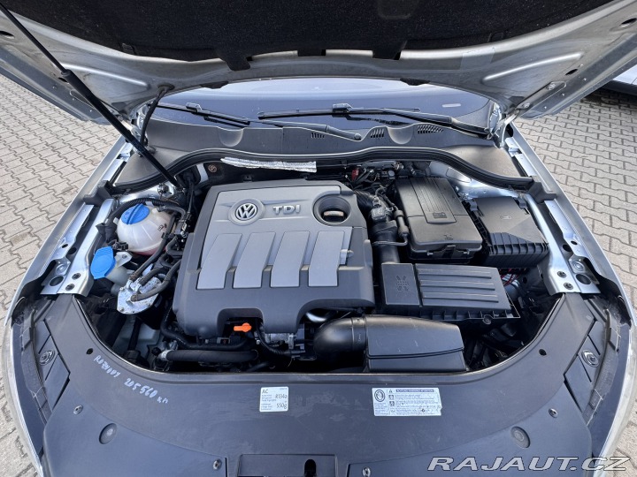 Volkswagen Passat 1,6 TDI 77 KW KOLA STK 2012