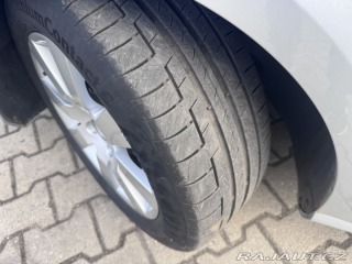 Volkswagen Passat 1,6 TDI 77 KW KOLA STK 2012