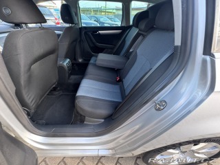 Volkswagen Passat 1,6 TDI 77 KW KOLA STK 2012