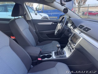 Volkswagen Passat 1,6 TDI 77 KW KOLA STK 2012