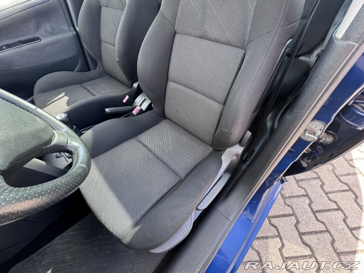 Peugeot 207 1,4i 70 KW 2X PNEU STK 1800