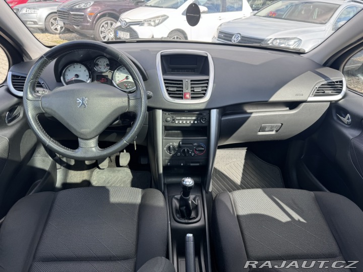 Peugeot 207 1,4i 70 KW 2X PNEU STK 1800