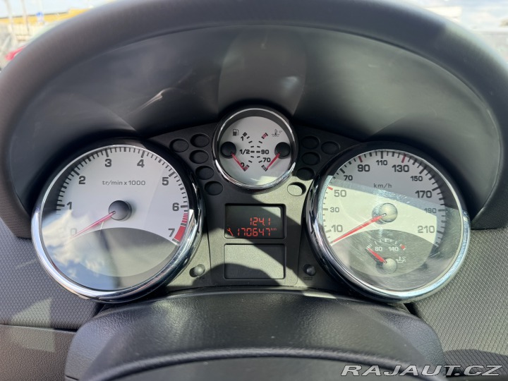 Peugeot 207 1,4i 70 KW 2X PNEU STK 1800