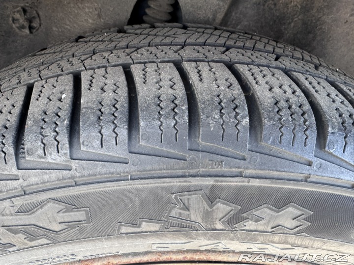 Peugeot 207 1,4i 70 KW 2X PNEU STK 1800