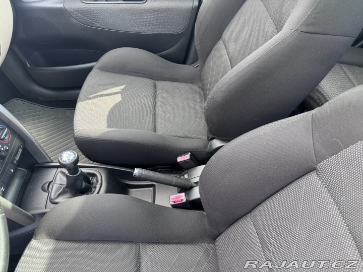 Peugeot 207 1,4i 70 KW 2X PNEU STK 1800