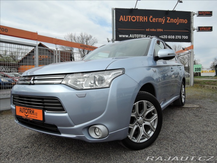 Mitsubishi Outlander 2,0 PHEV 4x4 1.maj Servis 2014