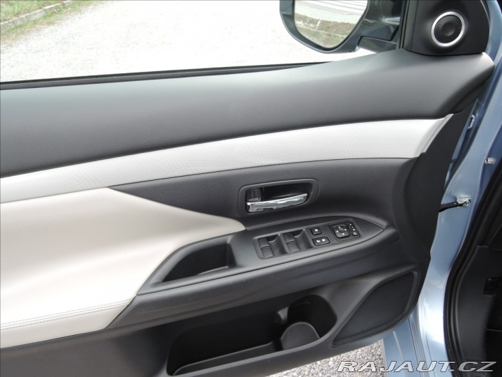 Mitsubishi Outlander 2,0 PHEV 4x4 1.maj Servis 2014