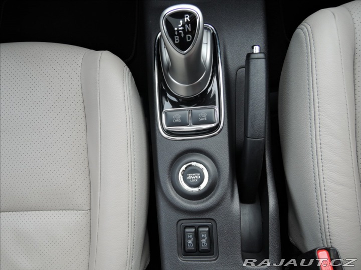 Mitsubishi Outlander 2,0 PHEV 4x4 1.maj Servis 2014