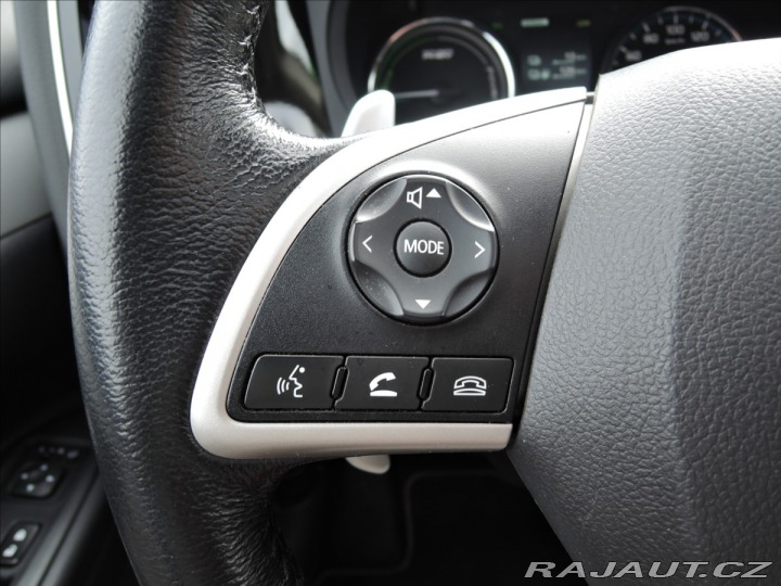 Mitsubishi Outlander 2,0 PHEV 4x4 1.maj Servis 2014